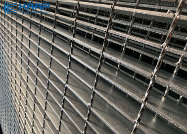 I Type Serrated Galvanized Steel Grating Low Carbon Q235 Material Strong Rust Resistance